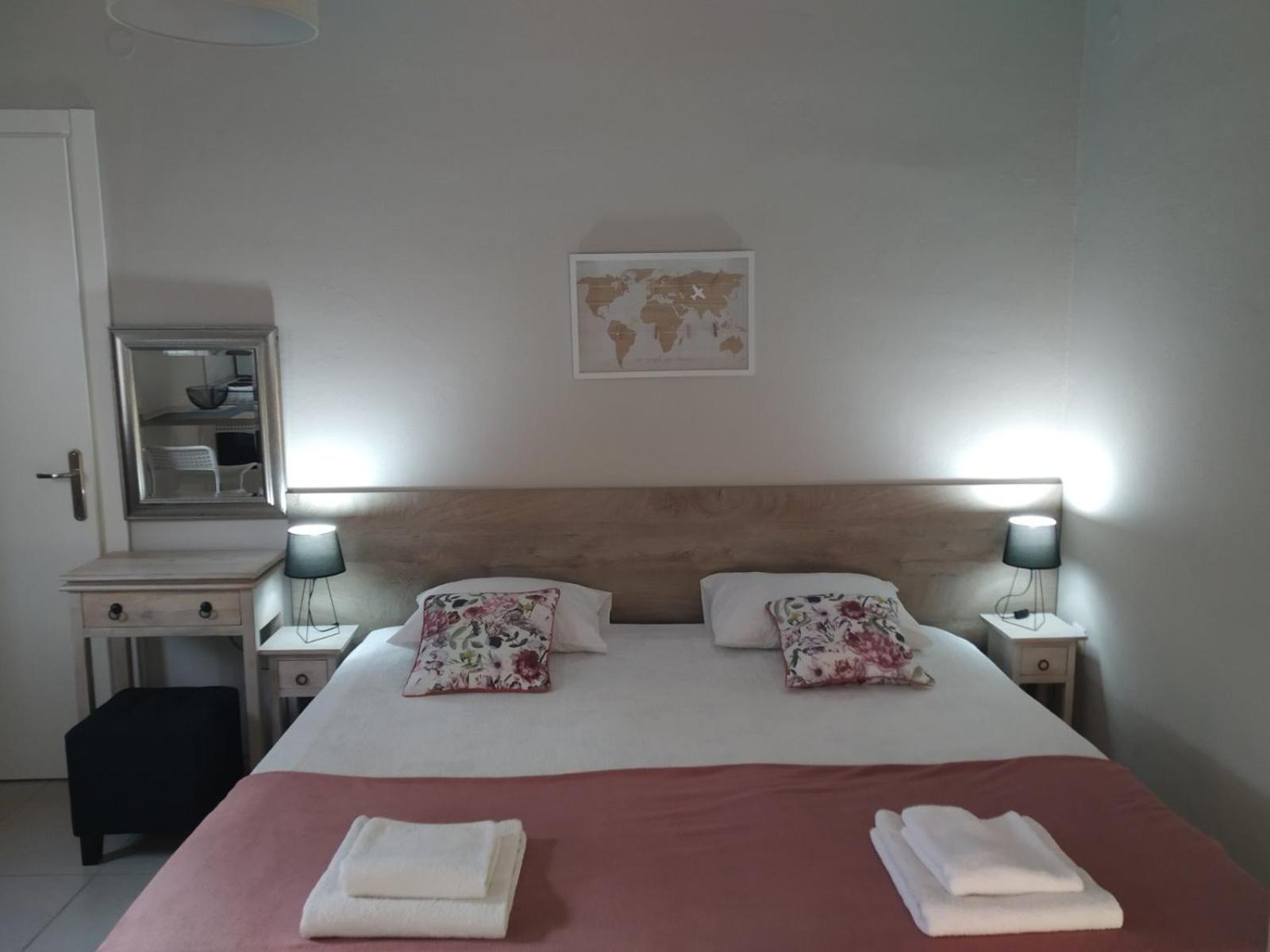 Trousas Apartments Róda Eksteriør bilde