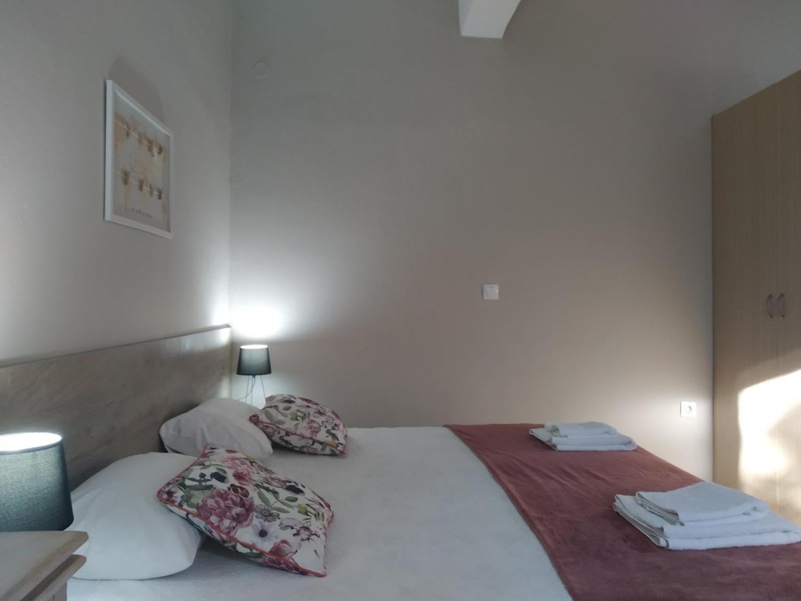Trousas Apartments Róda Eksteriør bilde