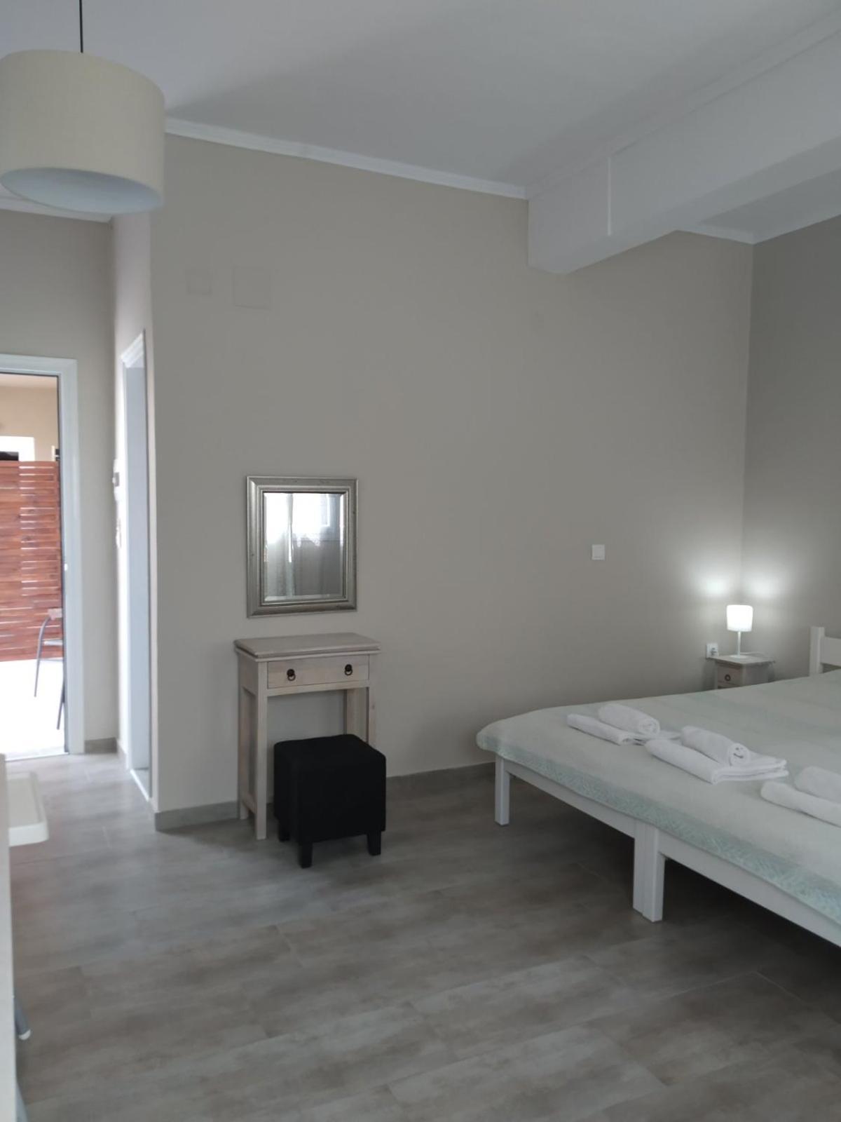 Trousas Apartments Róda Eksteriør bilde
