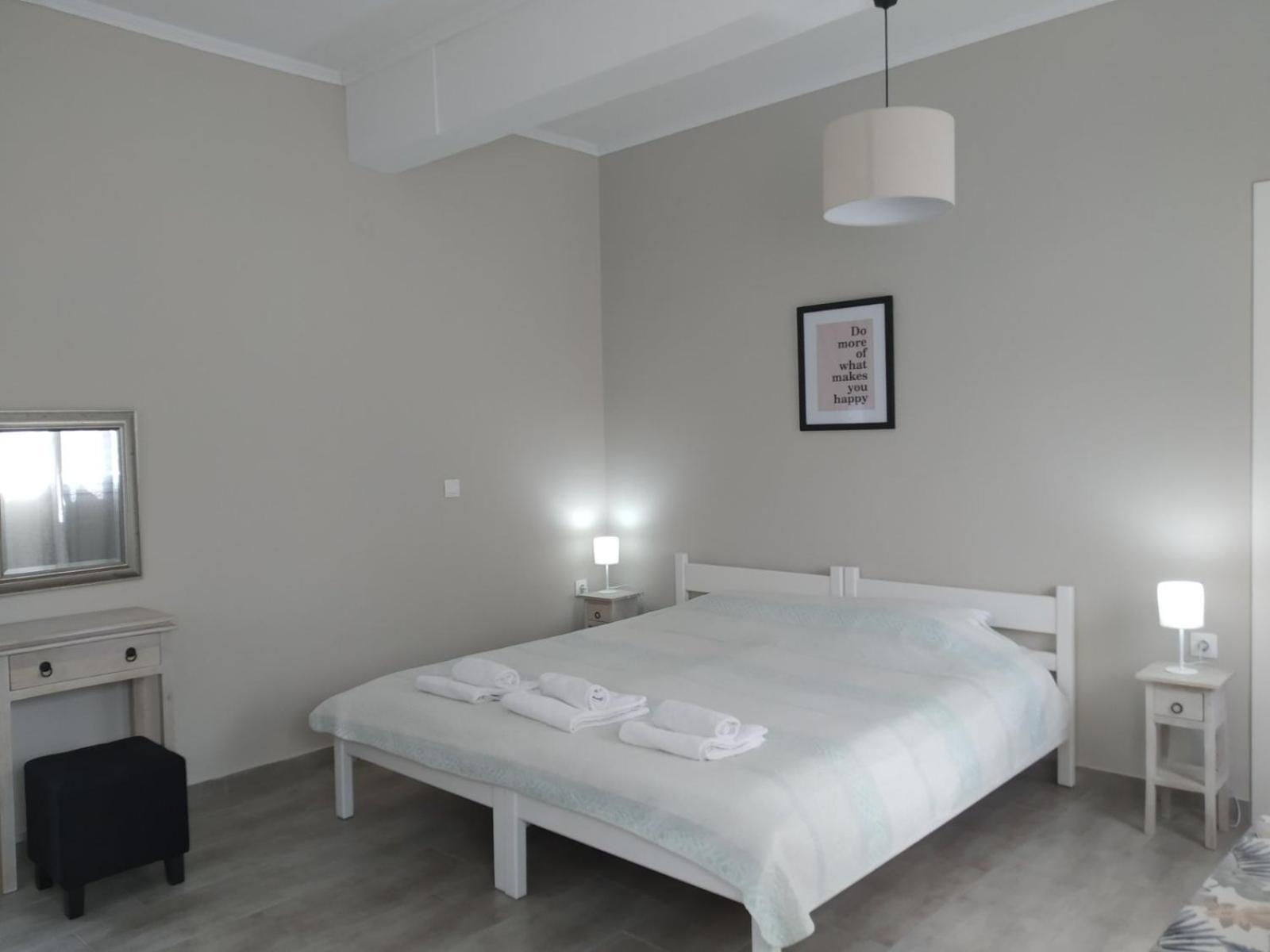 Trousas Apartments Róda Eksteriør bilde